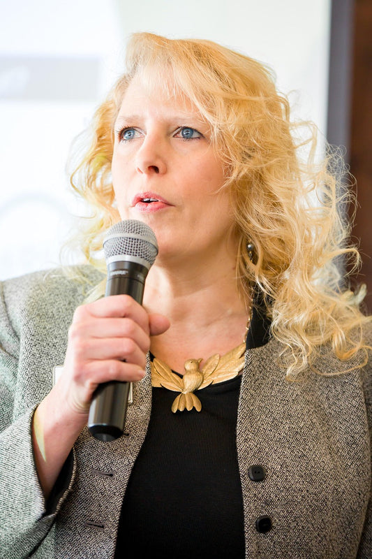 What Does The Bible Say About Woman Pastors?